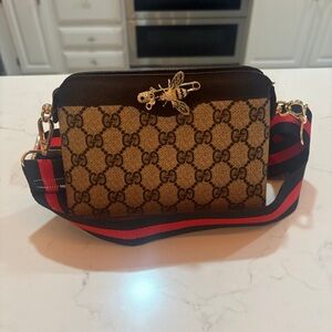 Authentic Gucci gg crossbody Fanny pack purse handbag gg navy blue pouch pochett